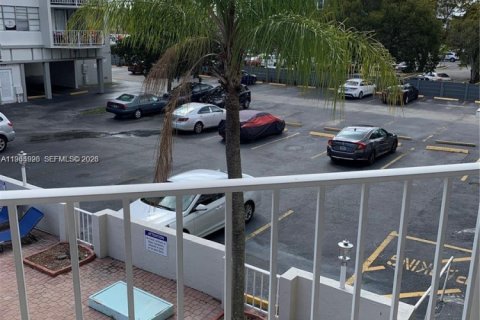 Condominio en North Miami Beach, Florida, 1 dormitorio  № 2026332