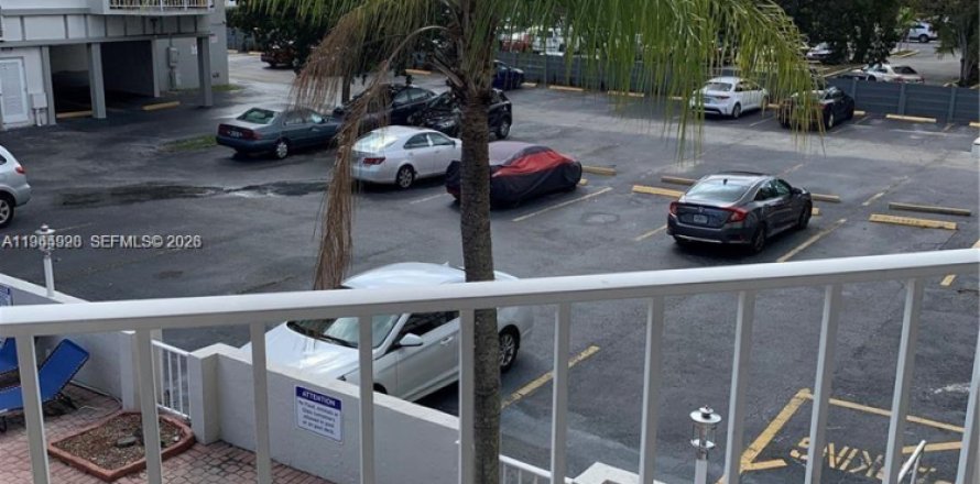 Condominio en North Miami Beach, Florida, 1 dormitorio № 2026332