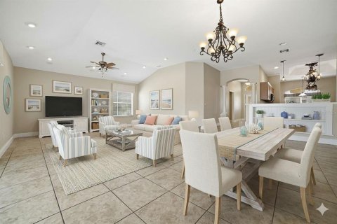 House in Wildwood, Florida 6 bedrooms, 395.58 sq.m. № 2226645 - photo 25