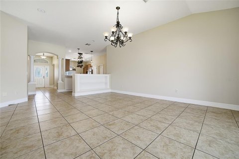House in Wildwood, Florida 6 bedrooms, 395.58 sq.m. № 2226645 - photo 22