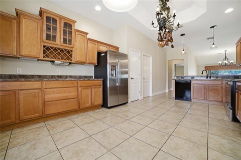 House in Wildwood, Florida 6 bedrooms, 395.58 sq.m. № 2226645 - photo 10