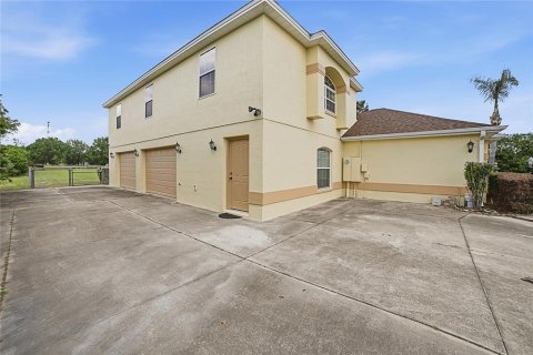 House in Wildwood, Florida 6 bedrooms, 395.58 sq.m. № 2226645 - photo 3