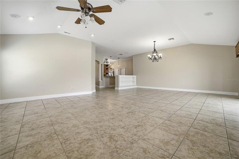 House in Wildwood, Florida 6 bedrooms, 395.58 sq.m. № 2226645 - photo 20