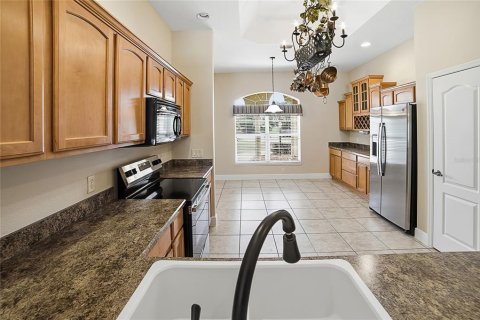 House in Wildwood, Florida 6 bedrooms, 395.58 sq.m. № 2226645 - photo 14