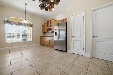 House in Wildwood, Florida 6 bedrooms, 395.58 sq.m. № 2226645 - photo 12
