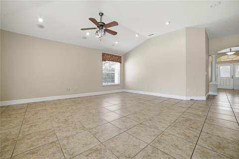 House in Wildwood, Florida 6 bedrooms, 395.58 sq.m. № 2226645 - photo 21
