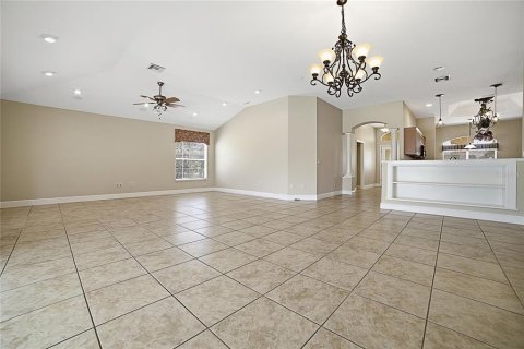 House in Wildwood, Florida 6 bedrooms, 395.58 sq.m. № 2226645 - photo 24