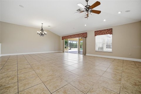 House in Wildwood, Florida 6 bedrooms, 395.58 sq.m. № 2226645 - photo 19