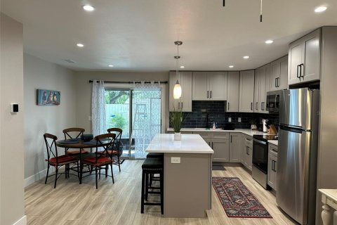Commercial property in Bradenton, Florida 6 bedrooms, 221.11 sq.m. № 2155509 - photo 25