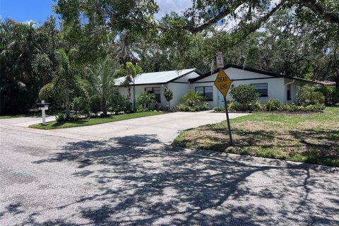 Commercial property in Bradenton, Florida 6 bedrooms, 221.11 sq.m. № 2155509 - photo 3