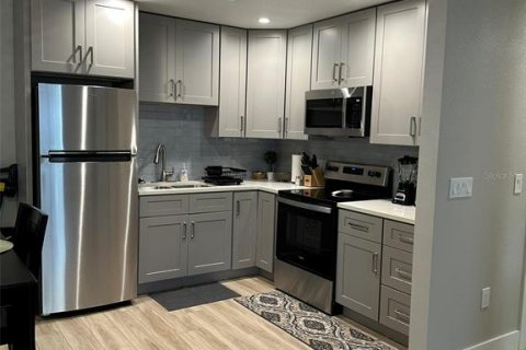 Commercial property in Bradenton, Florida 6 bedrooms, 221.11 sq.m. № 2155509 - photo 6