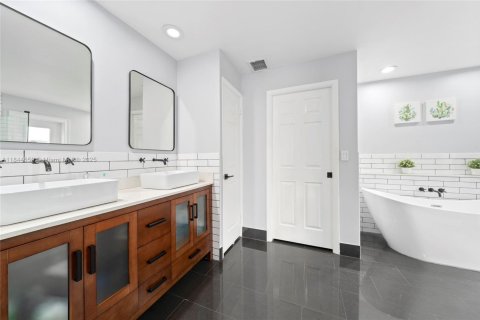 House in Wilton Manors, Florida 4 bedrooms, 204.76 sq.m. № 1841293 - photo 24