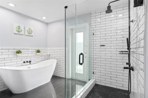 House in Wilton Manors, Florida 4 bedrooms, 204.76 sq.m. № 1841293 - photo 25