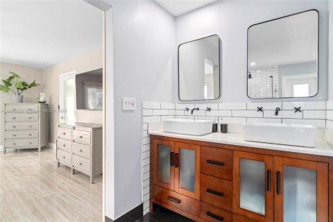 House in Wilton Manors, Florida 4 bedrooms, 204.76 sq.m. № 1841293 - photo 28