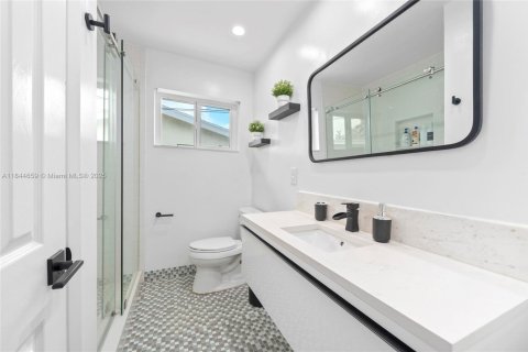 House in Wilton Manors, Florida 4 bedrooms, 204.76 sq.m. № 1841293 - photo 12
