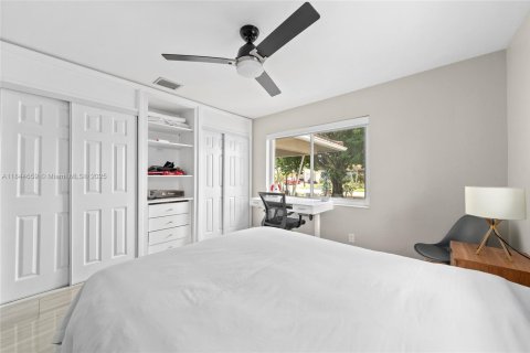 House in Wilton Manors, Florida 4 bedrooms, 204.76 sq.m. № 1841293 - photo 11