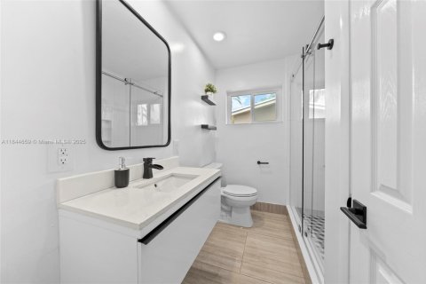 House in Wilton Manors, Florida 4 bedrooms, 204.76 sq.m. № 1841293 - photo 9