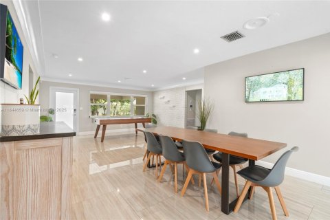 House in Wilton Manors, Florida 4 bedrooms, 204.76 sq.m. № 1841293 - photo 16