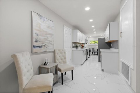 House in Casselberry, Florida 4 bedrooms, 193.52 sq.m. № 2223481 - photo 14