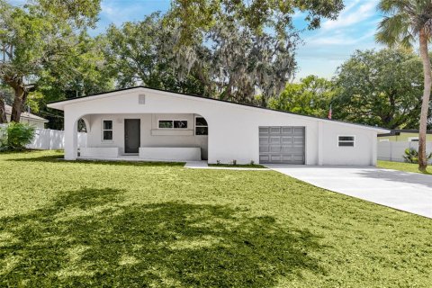 House in Casselberry, Florida 4 bedrooms, 193.52 sq.m. № 2223481