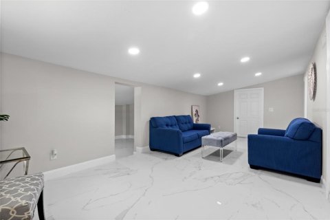 House in Casselberry, Florida 4 bedrooms, 193.52 sq.m. № 2223481 - photo 22