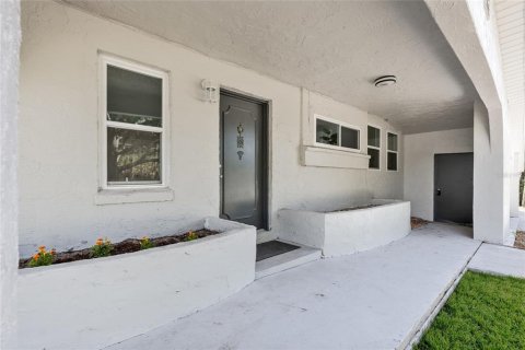 House in Casselberry, Florida 4 bedrooms, 193.52 sq.m. № 2223481 - photo 3