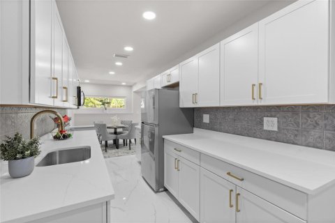 House in Casselberry, Florida 4 bedrooms, 193.52 sq.m. № 2223481 - photo 11