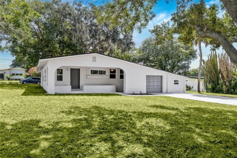 House in Casselberry, Florida 4 bedrooms, 193.52 sq.m. № 2223481 - photo 2