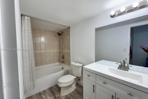 Снять в аренду кондоминиум в Халландейл-Бич, Флорида 2 спальни, 99.87м2, № 2066801 - фото 14