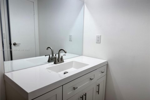 Снять в аренду кондоминиум в Халландейл-Бич, Флорида 2 спальни, 99.87м2, № 2066801 - фото 15