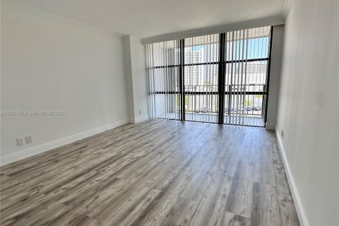 Снять в аренду кондоминиум в Халландейл-Бич, Флорида 2 спальни, 99.87м2, № 2066801 - фото 21