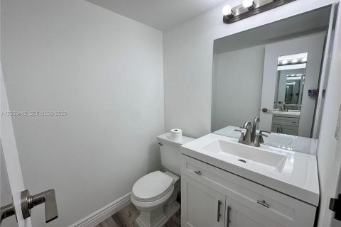 Снять в аренду кондоминиум в Халландейл-Бич, Флорида 2 спальни, 99.87м2, № 2066801 - фото 12