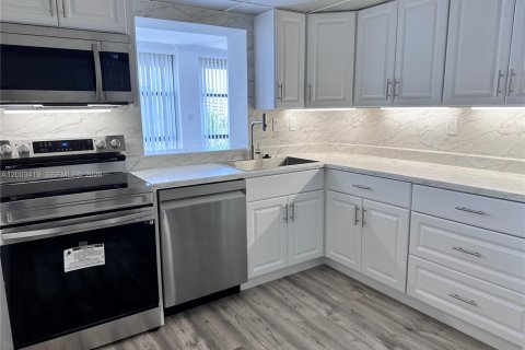 Снять в аренду кондоминиум в Халландейл-Бич, Флорида 2 спальни, 99.87м2, № 2066801 - фото 27