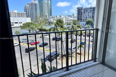 Снять в аренду кондоминиум в Халландейл-Бич, Флорида 2 спальни, 99.87м2, № 2066801 - фото 23