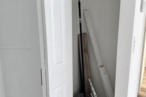 Снять в аренду кондоминиум в Халландейл-Бич, Флорида 2 спальни, 99.87м2, № 2066801 - фото 11