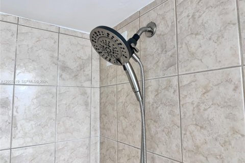 Снять в аренду кондоминиум в Халландейл-Бич, Флорида 2 спальни, 99.87м2, № 2066801 - фото 16