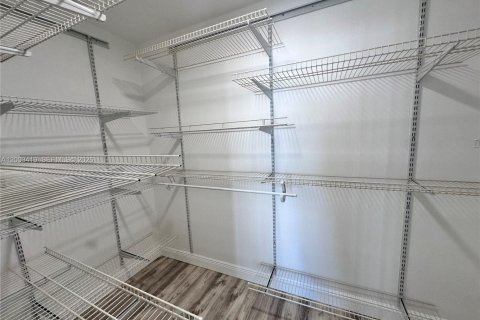 Снять в аренду кондоминиум в Халландейл-Бич, Флорида 2 спальни, 99.87м2, № 2066801 - фото 18