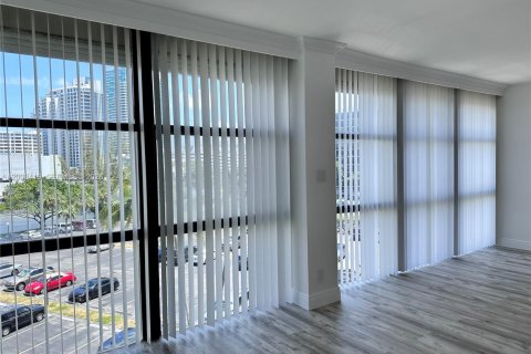 Снять в аренду кондоминиум в Халландейл-Бич, Флорида 2 спальни, 99.87м2, № 2066801 - фото 6