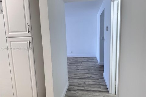 Снять в аренду кондоминиум в Халландейл-Бич, Флорида 2 спальни, 99.87м2, № 2066801 - фото 20