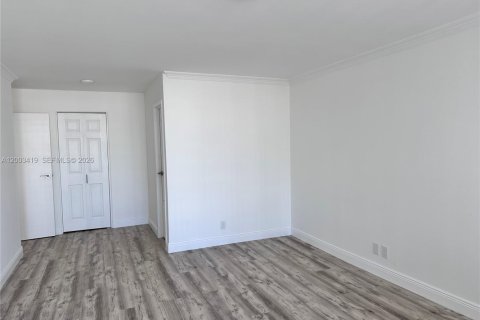 Снять в аренду кондоминиум в Халландейл-Бич, Флорида 2 спальни, 99.87м2, № 2066801 - фото 24