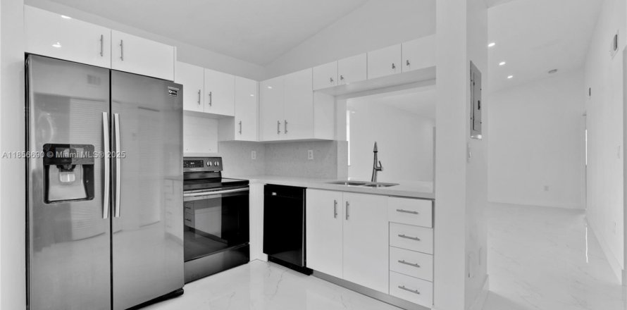 Condominio en Miami, Florida, 3 dormitorios № 1878894