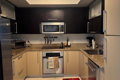Condominio en alquiler en Miami, Florida, 2 dormitorios, 98.94 m2 № 1682687 - foto 14