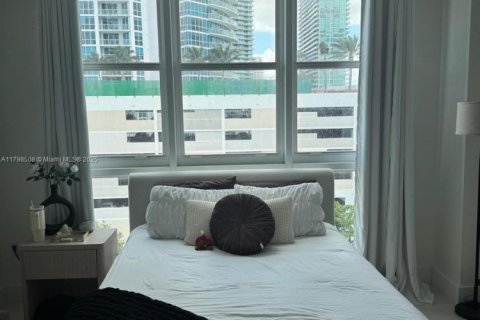 Condominio en alquiler en Miami, Florida, 2 dormitorios, 98.94 m2 № 1682687 - foto 9