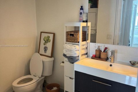 Condominio en alquiler en Miami, Florida, 2 dormitorios, 98.94 m2 № 1682687 - foto 10