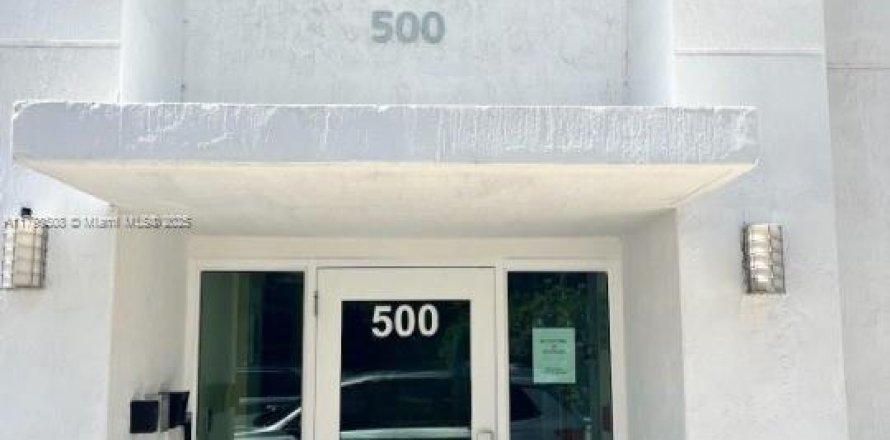Condominio en Miami, Florida, 2 dormitorios № 1682687