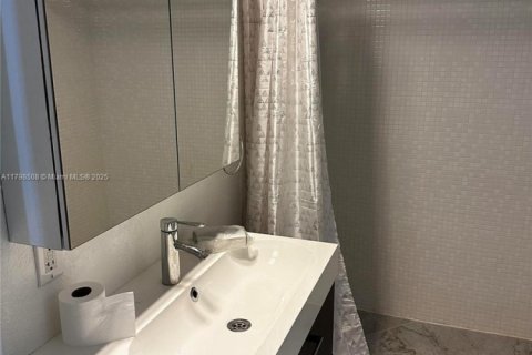 Condominio en alquiler en Miami, Florida, 2 dormitorios, 98.94 m2 № 1682687 - foto 3