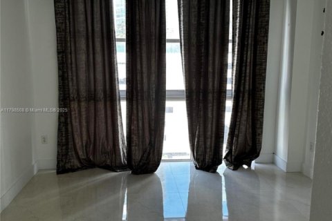 Condominio en alquiler en Miami, Florida, 2 dormitorios, 98.94 m2 № 1682687 - foto 5