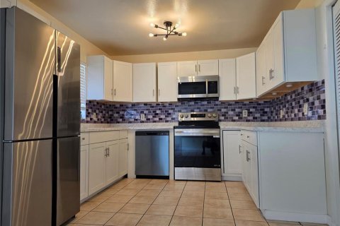 Apartamento en alquiler en Kissimmee, Florida, 2 dormitorios, 122.63 m2 № 2277610 - foto 4