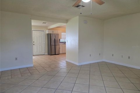 Apartamento en alquiler en Kissimmee, Florida, 2 dormitorios, 122.63 m2 № 2277610 - foto 3