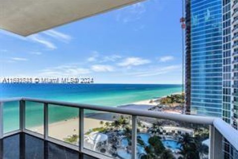 Кондоминиум с 2 спальнями в Санни-Айлс-Бич, Флорида № 2037963